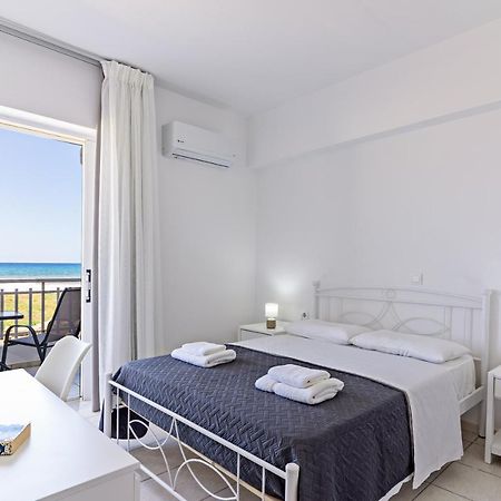 Azure Seaside Apts Magnisía Екстериор снимка