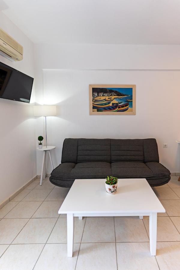 Azure Seaside Apts Magnisía Екстериор снимка
