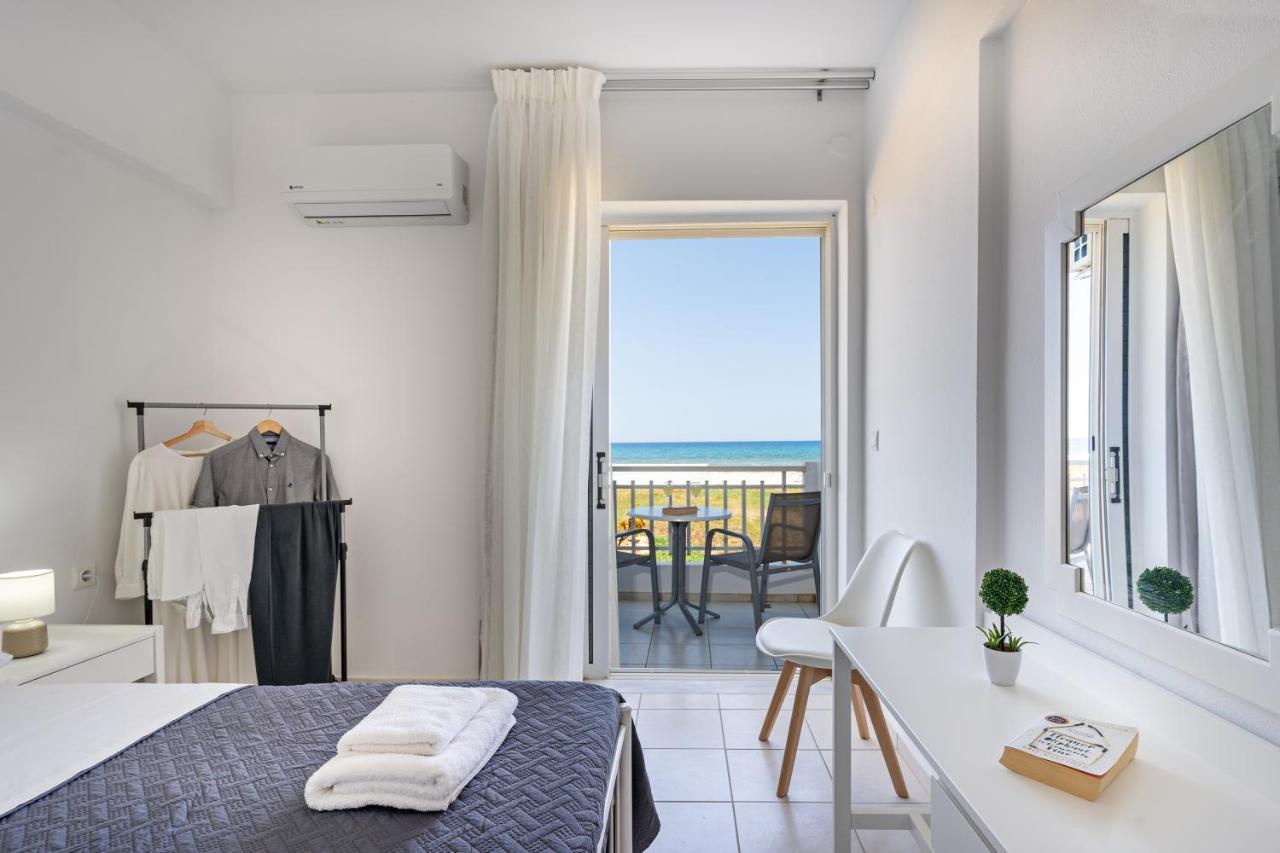 Azure Seaside Apts Magnisía Екстериор снимка