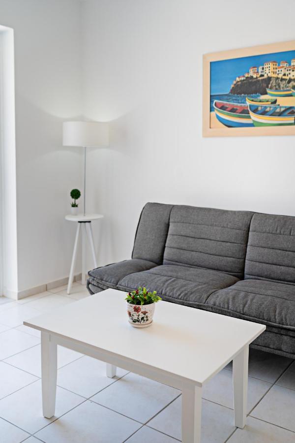 Azure Seaside Apts Magnisía Екстериор снимка