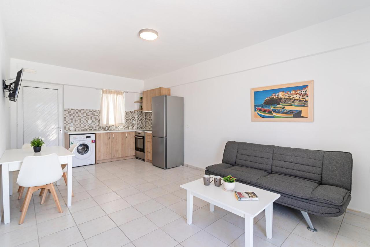 Azure Seaside Apts Magnisía Екстериор снимка