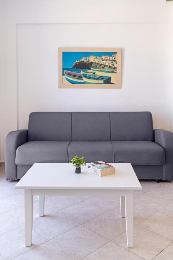 Azure Seaside Apts Magnisía Екстериор снимка
